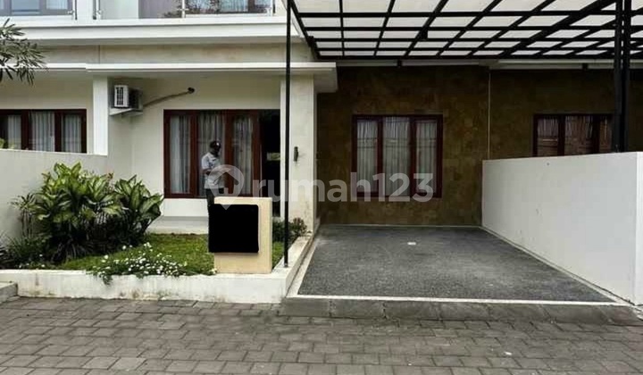 House for Rent Seminyakone Gate Fully Furnished in Seminyak 1
