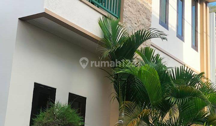 Rumah 2 Lantai Area Taman Griya Dengan Rooftop Luas View Jalan Tol 1