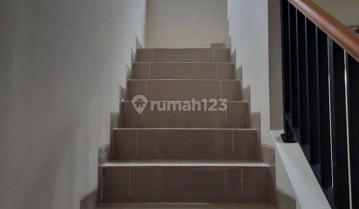 Rumah Minimalis Modern 2 Lantai Sudah Renovasi 2