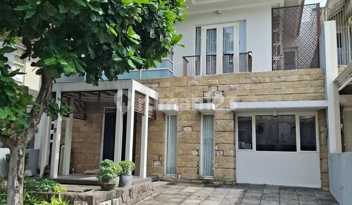 Modern 2-Storey House in a Strategic Location Modern 2-Storey House in a Strategic Location