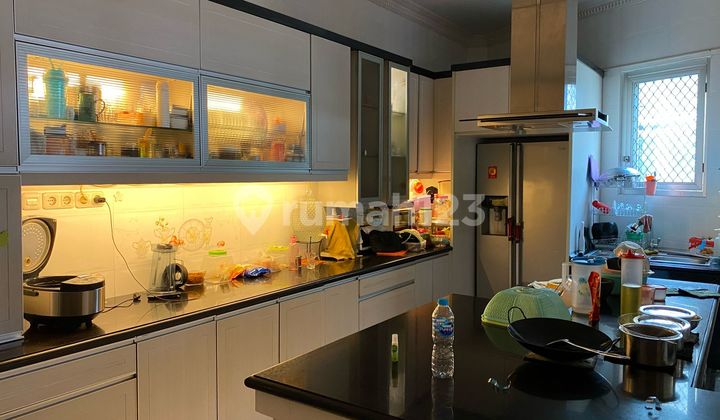 For sale: POLRI land plot house in Jelambar, land area 272 square meters.