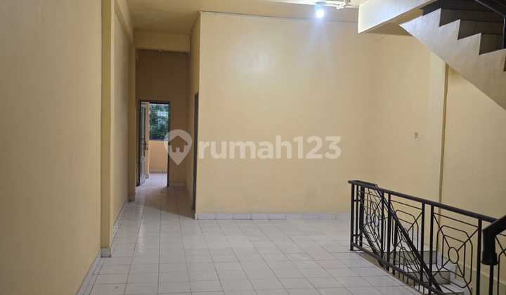 For sale 3-story house in Teluk Gong, size 4.5x21, North Jakarta