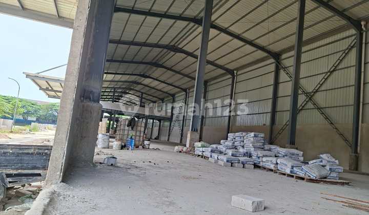 Warehouse in Cikarang, Land Area 3,300 square meters, Building Area 2,127 square meters. Warehouse in Cikarang, Land Area 3,300 square meters, Building Area 2,127 square meters.