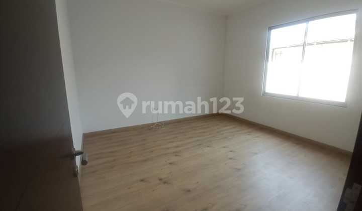 Disewakan rumah golf island 8x20 type pine pik jakut  2