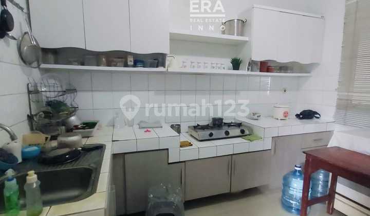 Jual Cepat Rumah Pusat Kota Strategis dengan Halaman Luas Asri 2