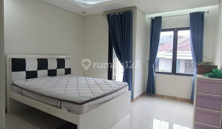 Rumah 2 Lantai Bagus Furnished SHM di Pulomas Raya, Jakarta Timur 2