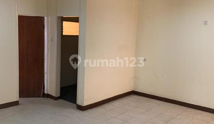 Rumah Semi Furnished Pulomas, Jakarta Timur Butuh Renovasi Total 2