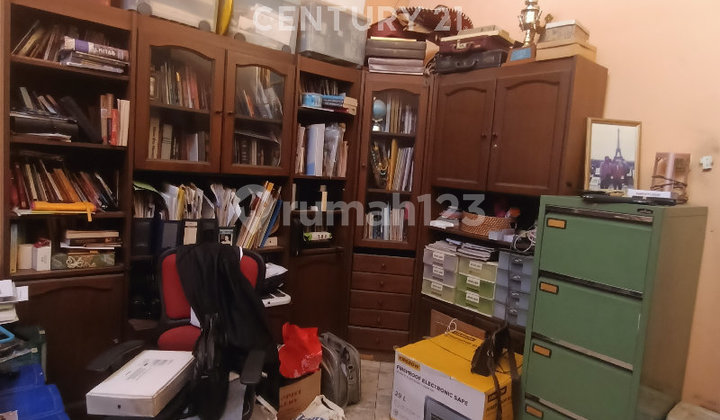 House Near OMC Pulomas Hospital Close to Places of Worship, Near Schools. 2