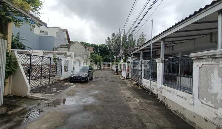 Unfurnished House with SHM Certificate in Kelapa Gading, North Jakarta, Requires Minimal Renovation 2