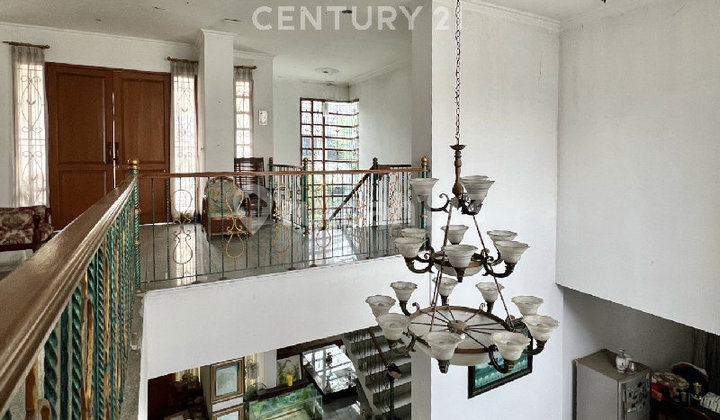 Strategic 2-Story Old House, Flood-Free in Kelapa Gading S9205 2