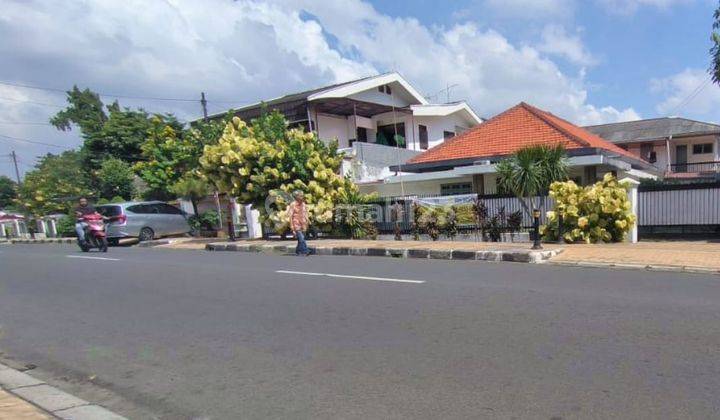 Rumah 2 Lantai Semi Furnished SHM di Pacuan Kuda Raya, Jakarta Timur 1