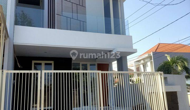 Rumah 2 lantai baru selangkah ke PETRA Manyar dan tengah kota  1