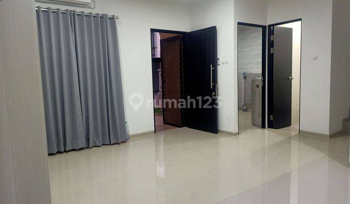 Rumah Baru Eastern Park 2 Lantai Furnished Interior Bagus  2