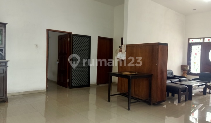 Disewakan Rumah 1 Lantai Dharmahusada Indah Utara Lt 320 , Lb 250Kt 3+1 Km2+1Semi Furnished /Non Furnish Okharga 70Jt/Th