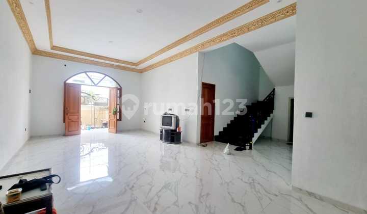 Dijual Rumah 2 Lantai Tengah Kota , Manyar Rejo Surabaya, Siap Huni, Dekat Itats, Sekolah Anak Bangsa, Motesori School,perpustakaan, Ubaya, Dll 2