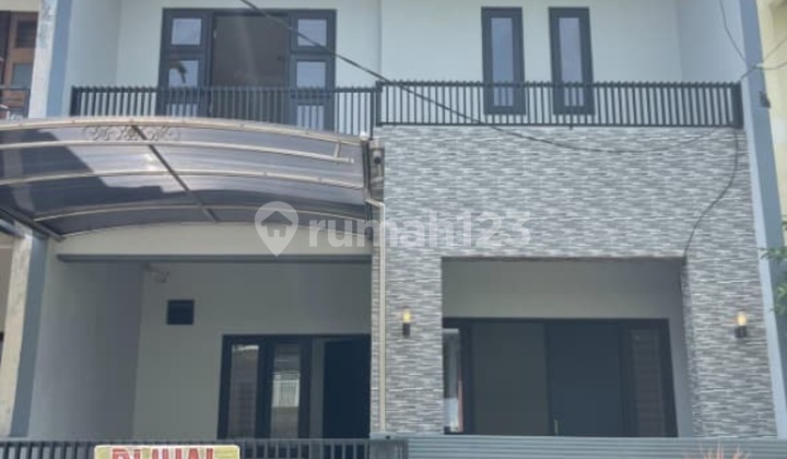 Dijual Cepat, Harga Murah. Rumah Pakuwon City Surabaya, Bangunan 2 Lantai Tinggal Jalan Kaki Ke Pakuwon City Mall Dan Jalan Kaki Ke Beberapa Sekolah Favorit