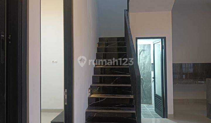 Dijual Rumah Baru 2 Lantai Mulyosari Tengah Surabaya  2