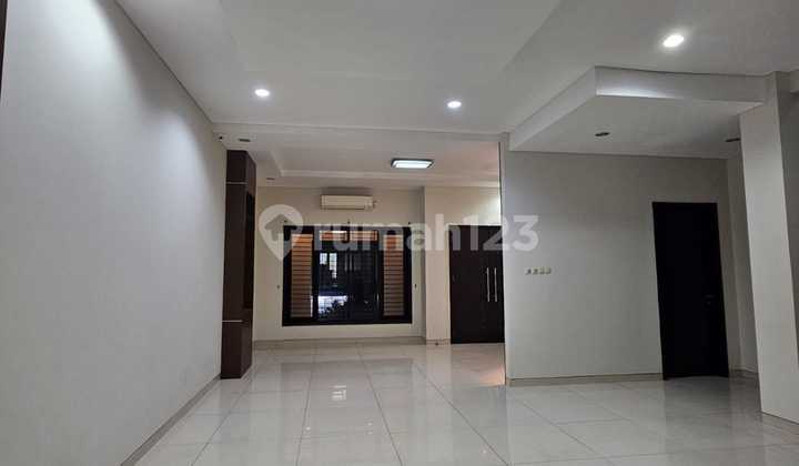 Dijual Rumah PIK Uk 10x25m² bangunan Kontraktor Minimalis Furnished at Jakarta Utara 2