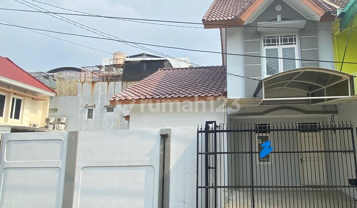 For Sale: 2-Story House in Taman Palem Lestari, Size 157 m² at West Jakarta