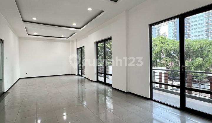 Turun Harga! Kantor 3 Lantai Siap Pakai Di Menteng – Harga Di Bawah Njop!