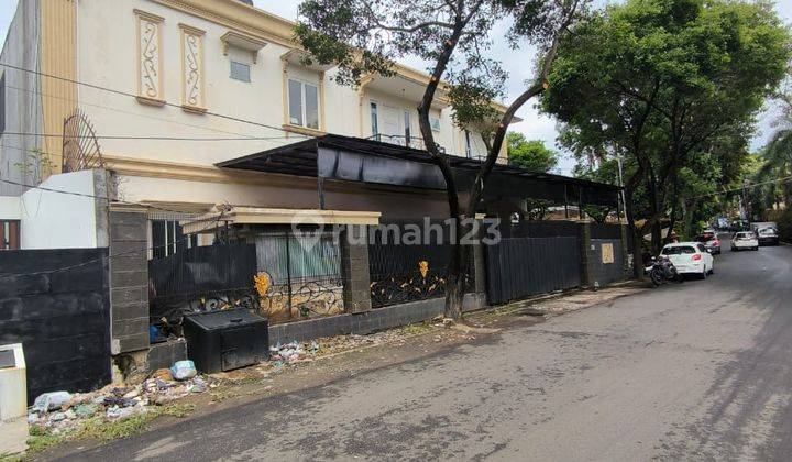 Rumah Hoek 2 Lantai Di Kebayoran Baru Lokasi Premium Nyaman  1