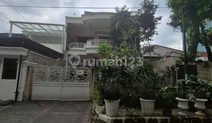 Rumah Mewah 2 Lantai Di Kebayoran Baru – Lokasi Strategis Hadap Timur