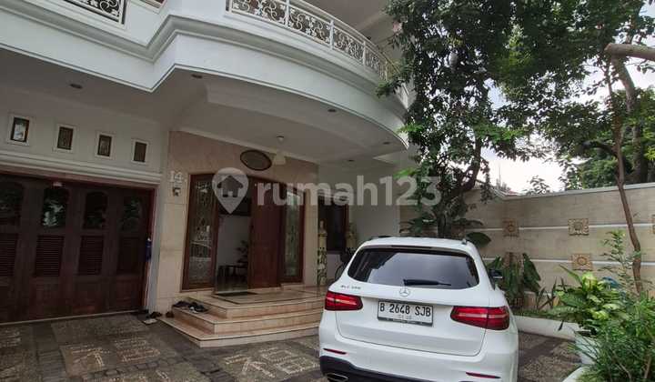 Rumah Mewah 2 Lantai Di Kebayoran Baru – Lokasi Strategis Hadap Timur 2