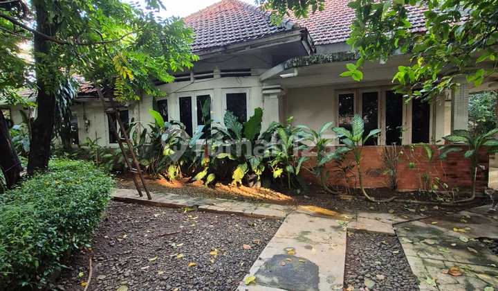 For Sale: Land Measurement House in Menteng, Central Jakarta For Sale: Land Measurement House in Menteng, Central Jakarta