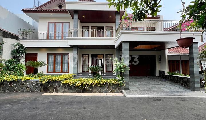 Dijual Rumah Mewah Di Pejaten – Dalam Komplek, Renovasi Total, Private Pool!
