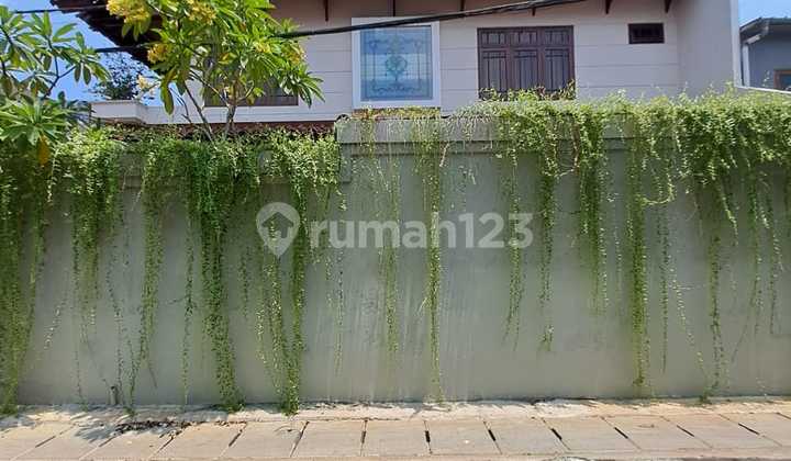 Dijual – Rumah Baru Direnovasi di Kebayoran Baru, Jakarta Selatan  

For Sale – Newly Renovated Home in Kebayoran Baru, South Jakarta