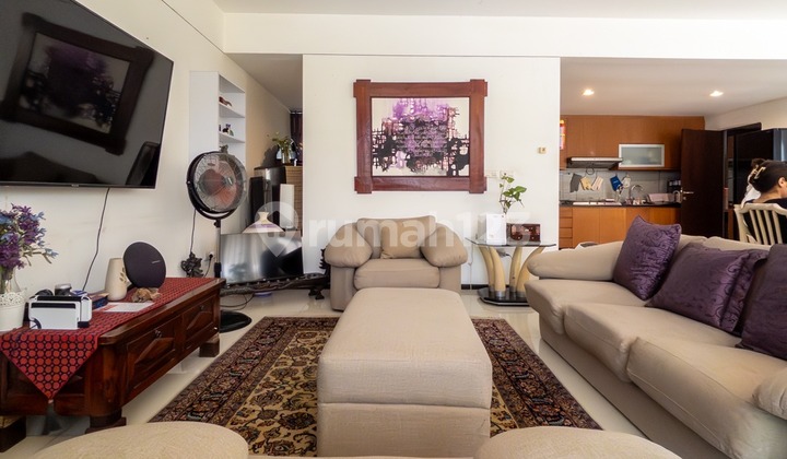 For Sale – Luxurious Townhouse In Veteran, Jakarta Selatan 2