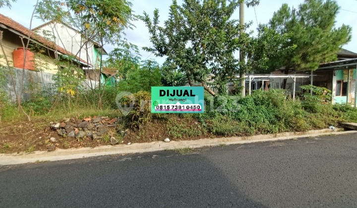 Quick sale of land plots in Kawali Ciamis, close to the town square & market. Quick sale of land plots in Kawali Ciamis, close to the town square & market.