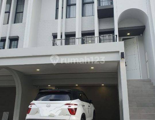 Dijual Rumah Bagus 2 Lantai Greenwich BSD 1