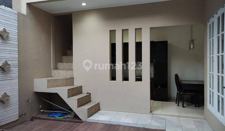 DISEWAKAN RUMAH RAPI SEMI FURNISHED DI THE GREEN, BSD 2