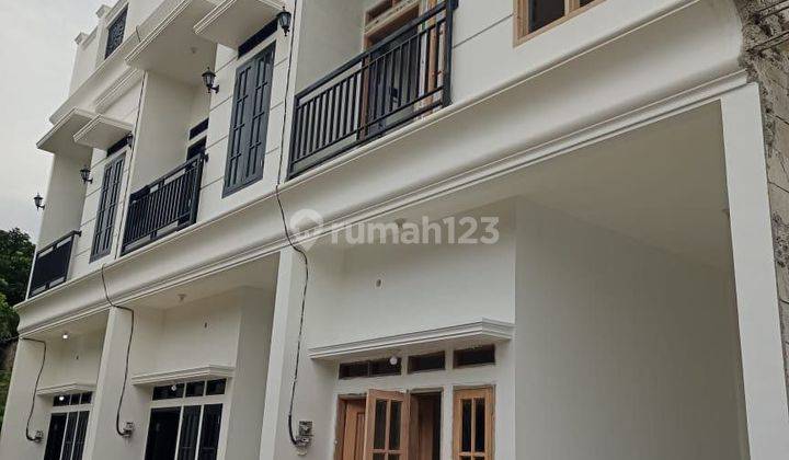 Dijual Rumah Baru 3 Lantai Ditownhouse Eksklusive Condet Jakarta 1