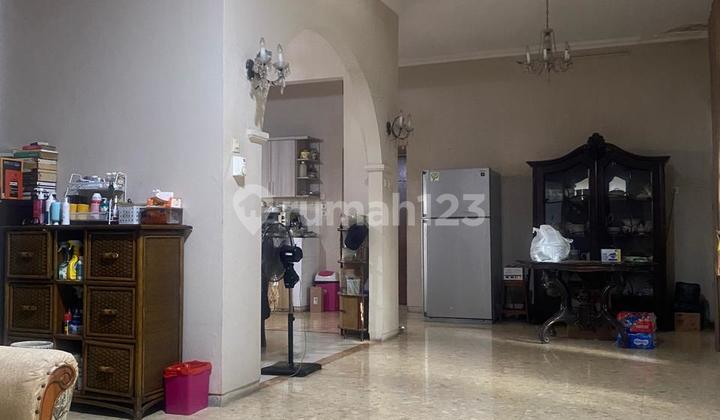  Rumah dengan Lokasi Strategis Posisi Bagus untuk Usaha di Vila Melati Mas Tangerang 2