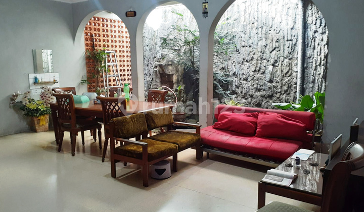 Nego Sampai Deal! Dijual Rumah Hoek 1 Lantai di Bintaro - Terletak di Pinggir Jalan Besar bisa Dipakai untuk Usaha