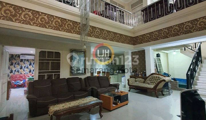 Ready-to-Occupy House in Puri Anjasmoro 1
