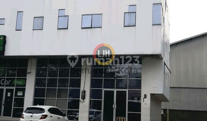 Good Shop House on Imam Bonjol Street 1