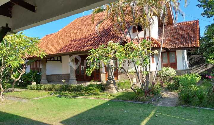 Jual Rumah Style Villa Renon 2