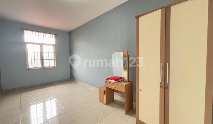 Dijual Rumah di Kemang Pratama 1, Posisi Hook, 3+1 Kamar Tidur, Luas Tanah 310m2, Bisa KPR, Fasilitas Sekolah Al-Azhar, Victory, 3 KM dari Gerbang Tol Bekasi Barat, Kemang Pratama Kota Bekasi 2