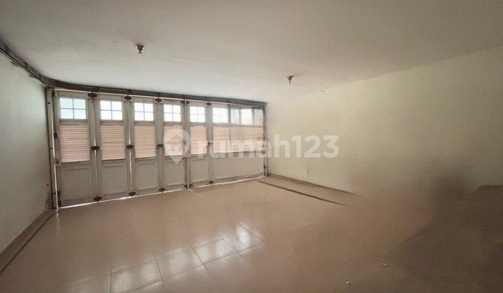 Dijual Rumah Grand Wisata 3,5 Lantai, 5+1 Kamar Tidur, Luas Tanah 240M2, di Boulevard, 200M Dari Mall Living World, Akses Langsung Tol Tambun Grand Wisata Bekasi