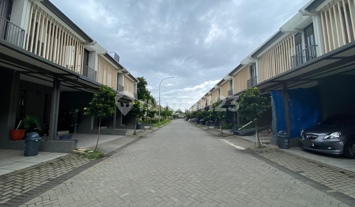 Disewakan Rumah Cluster Z Living 3 Lantai, Luas Tanah 88M2, Kamar Tidur 3, Carpot 2 Mobil, Akses Langsung Tol Tambun, 700M Dari Mall Living World Grand Wisata Tambun Bekasi 2