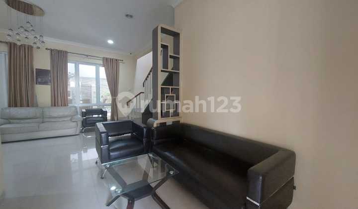 For Rent: Grand Wisata 2-Story House, Fully Furnished, 5 Bedrooms, Garden View, Swimming Pool Facilities, 200m from Living World Mall Grand Wisata Bekasi. 2
