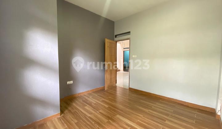 For Sale: Two-Story Bima Duta House, 200m2, Ready to Occupy, 5 Bedrooms, Freehold Title, Eligible for Mortgage, 3m to Tambun Toll Road Access in Grand Wisata Bekasi.