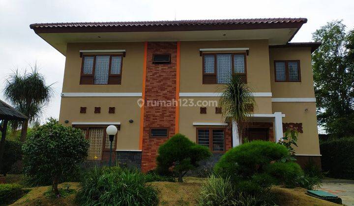 Dijual Villa 2 Lantai, 5 Kamar Tidur, Luas 342 m2, Terawat Siap Huni Cianjur, Cipanas  1