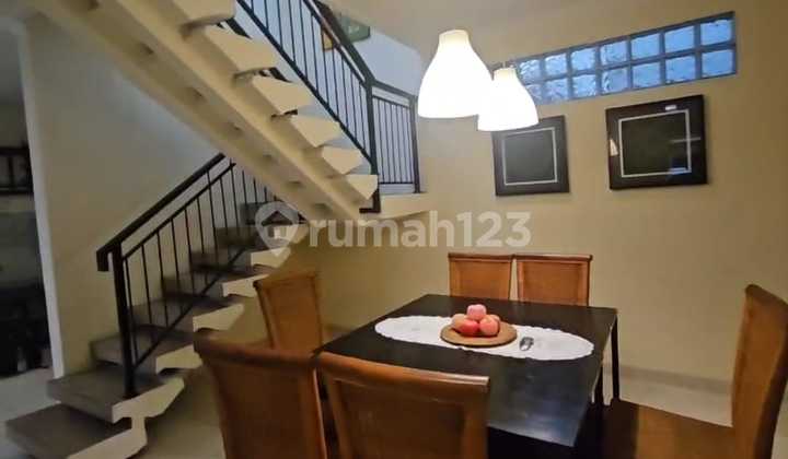 Disewakan Rumah 2 Lantai, Luas 180m2, 4 Kamar Tidur, Bagus Siap Huni, Bisa dijadikan Hunian/Kantor, Hanya 2km Menuju Bragacitiwalk TSM Bandung di Burangrang Bandung