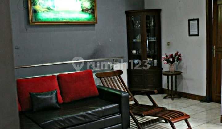 Disewakan Rumah 2 Lantai Full Furnished Luas 205m2 7 Kamar Tidur Siap Huni, Bebas Banjir, Dalam Komplek, Cocok dijadikan Hunian/Kantor di Antapani Bandung 2