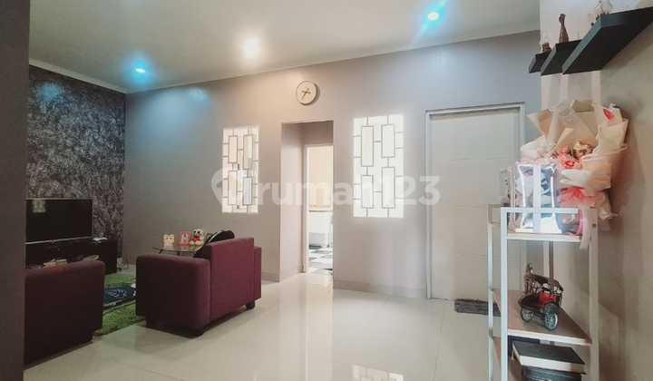 For Sale: Taman Apel Vida Bumipala Cluster House, Move-In Ready, Building Area 160m2, 4 Bedrooms, Free Kitchen Set, Certificate of Ownership, Eligible for Mortgage, Facilities Include Feeder Busway to Station and Airport, Pedurenan Mustikajaya, Bekasi City. 2