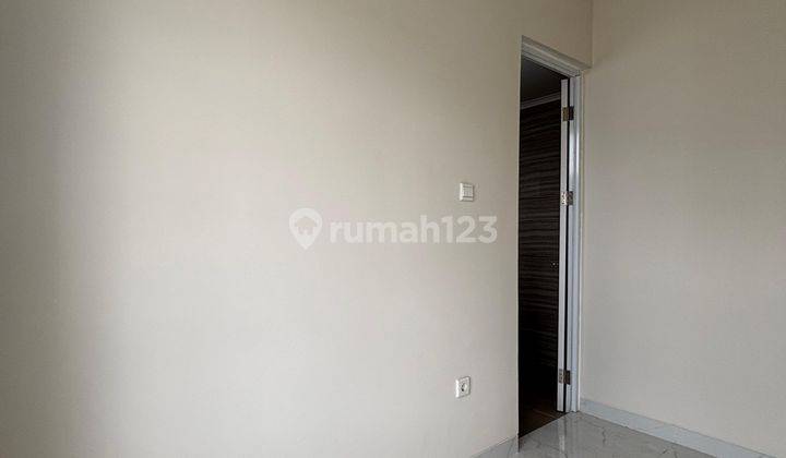 Disewakan Rumah Grand Wisata 2 Lantai Siap Huni, Posisi Hook, 4+1 Kamar Tidur, Luas Tanah 240m2, Fasilitas Club House, Kolam Renang, 200m dari Mall Living World, Akses Langsung Tol Tambun Grand Wisata Bekasi 2